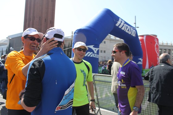 Morlaco's Team tras la llegada en el Maraton de Barcelona