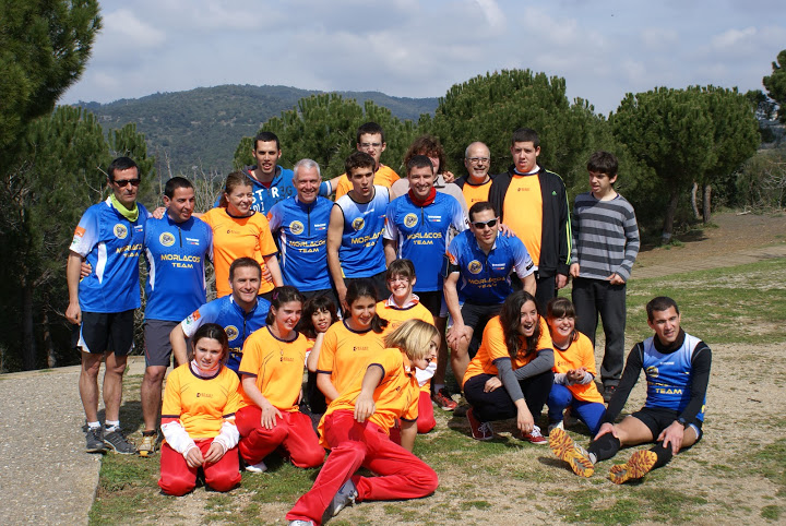Jordi y parte del team con los chavales de la Associacio ENCERT