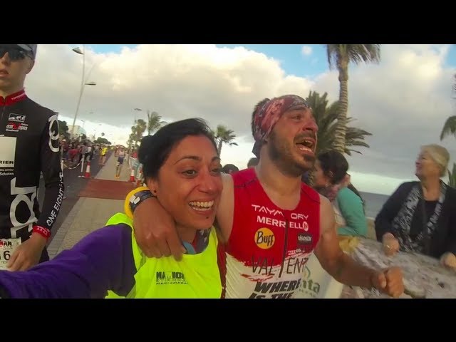 Llegada del Ironman de Lanzarote de Valenti con su hermana