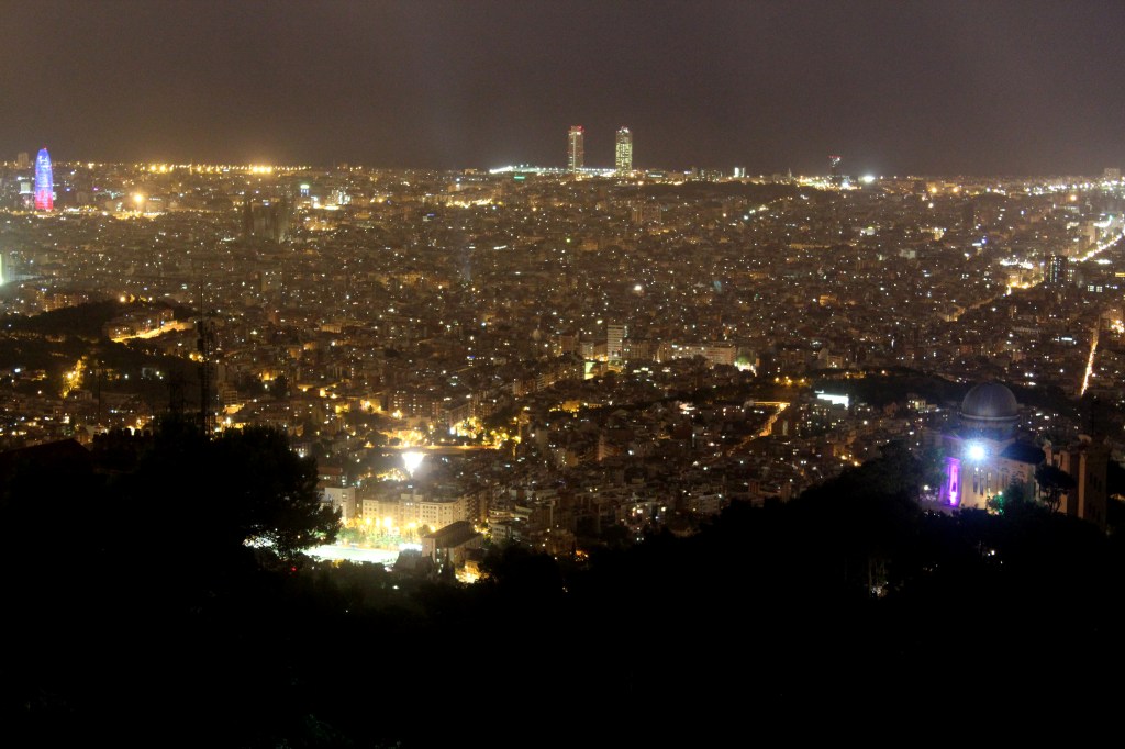 Barcelona de noche desde La Ctra. de Les Aigues