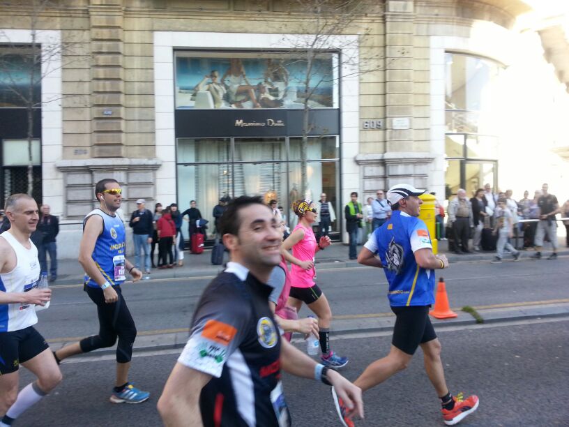 Mireia, Miguel, Toni y yo a punto de empezar a subir por Pso. de Gracia