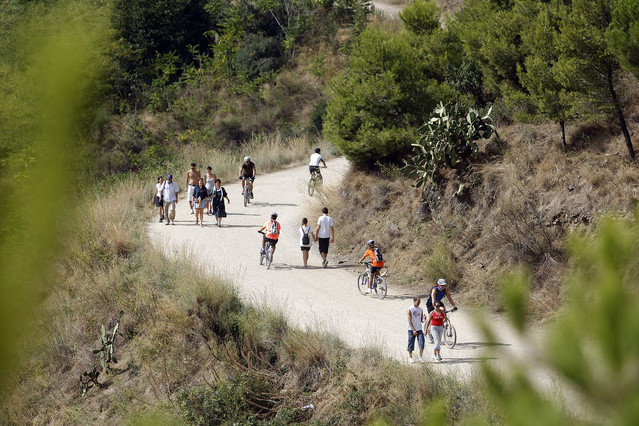 Imagen habitual cualquier sábado o domingo de la Ctra. de les Aigües.
