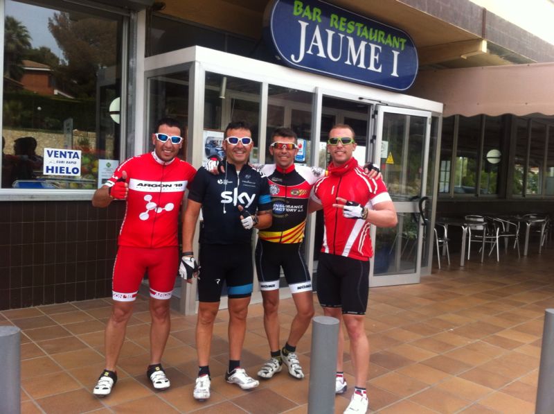 De derecha a izquierda: Fabian, Jose, Esteban y yo en Tarragona