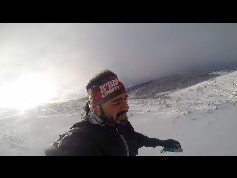 Valenti en un momento de su "Camino de Sanjuan" mientras graba con su GoPro.
