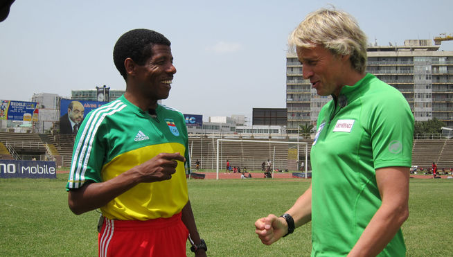 Jesus Calleja con el más grande... Haile Gebrselassie