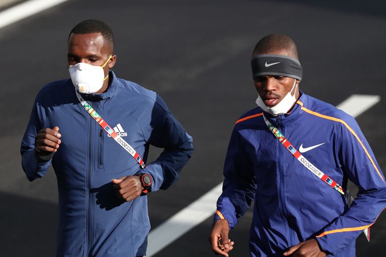 runner-wears-a-face-mask-as-he-takes-part-in-the-tokyo-news-photo-1583493973